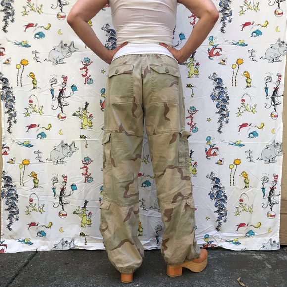 Urban Outfitters camo pants - Picture 2 of 8